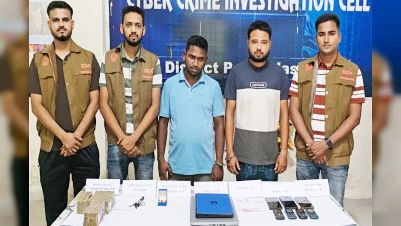 যশোরে নগদ টাকা মালামালসহ প্রতারক চক্রের দুই সদস্য আটক