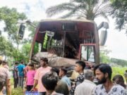 গরুবাহী গাড়ী-বাসের মুখোমুখি সংঘর্ষে নিহত ৩, আহত ৪