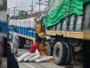 বগুড়ায় ‌বিকল ট্রা‌কের পেছনে আরেক ট্রাকের ধাক্কা, নিহত ৩