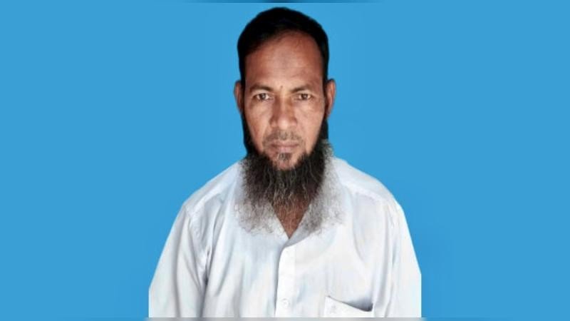 নাটোরে ৫৪ বছর বয়সে এসএসসি পাস করলেন আজম