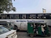 জবি শিক্ষার্থীদের বাসে হামলা, আহত অন্তত ১০