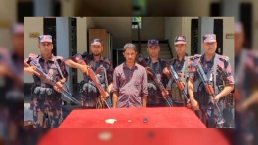 যশোর-বেনাপোল সড়কে অভিযানে স্বর্ণের বারসহ পাচারকারী আটক