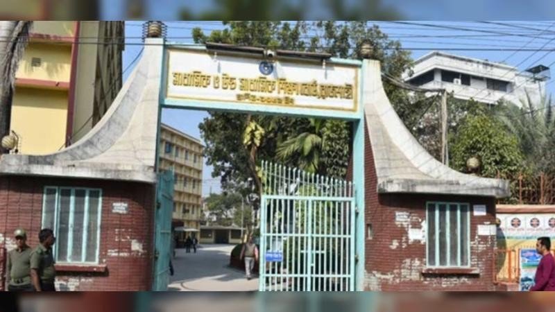 ফাঁকা কক্ষে চলছে এসি-ফ্যান, রাজশাহী শিক্ষা বোর্ডে বিদ্যুৎ অপচয়ের অভিযোগ