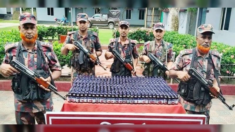 শার্শায় বিজিবি'র অভিযানে ৬১৭ বোতল ভারতীয় সিরাপ উদ্ধার