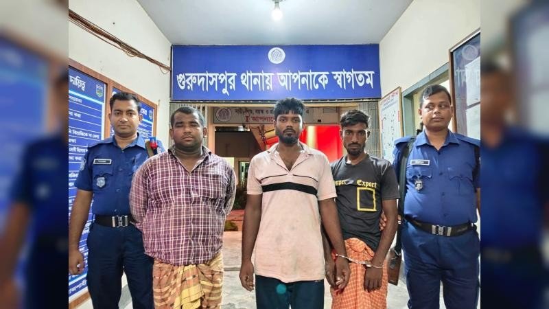 গুরুদাসপুরে চোর চক্রের তিন সদস্য আটক