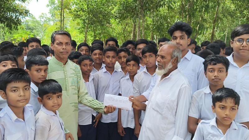 সহপাঠীর মায়ের চিকিৎসায় শিক্ষার্থীদের ভালোবাসা, পাশে দাঁড়ালেন প্রধানমন্ত্রী