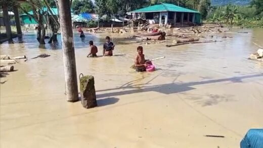 খাগড়াছড়িতে টানা বৃষ্টিতে আকস্মিক বন্যা, দুর্ভোগে হাজারো মানুষ