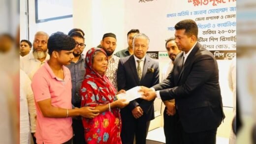 সীতাকুণ্ডে জাহাজ ভাঙার দুর্ঘটনায় নিহত ১০ শ্রমিকের পরিবারকে ক্ষতিপূরণ প্রদান