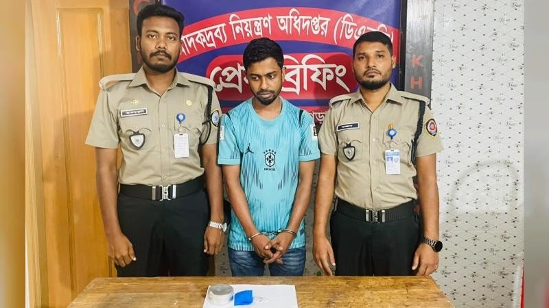 খাগড়াছড়িতে মাদকদ্রব্য নিয়ন্ত্রণ অধিদপ্তরের অভিযানে ইয়াবাসহ মাদক কারবারি গ্রেফতার