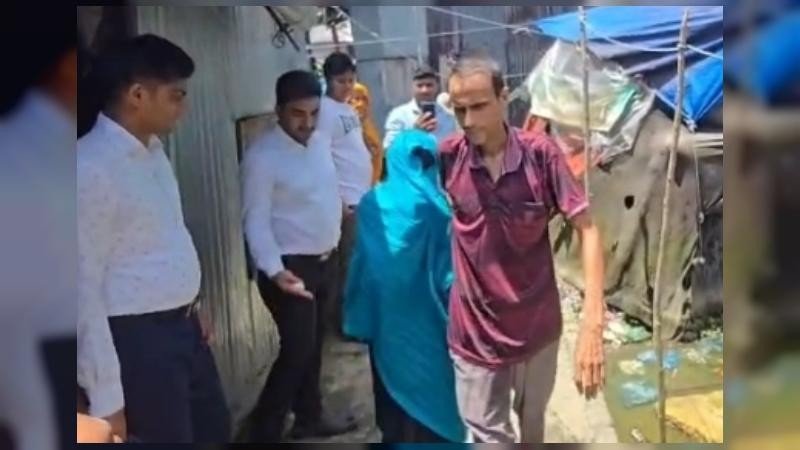 দীর্ঘ ১৫ বছর পর আলোর মুখ দেখলেন সালেহা বেগম, চিকিৎসার দায়িত্ব নিল উপজেলা প্রশাসন