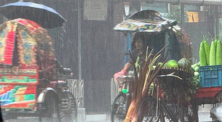 চলতি মাসে দেশজুড়ে হতে পারে টানা বৃষ্টি ও বন্যার আভাস