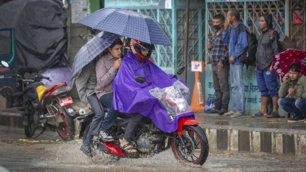 দেশের বিভিন্ন অঞ্চলে ভারি বর্ষণের সতর্কবার্তা, যা জানাল আবহাওয়া অফিস