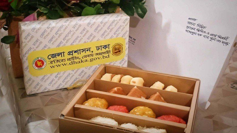 এসএসসিতে কৃতী ২৫ শিক্ষার্থীকে চিঠিসহ উপহার পাঠালেন ঢাকার ডিসি ফরিদা