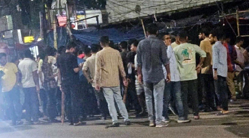 ফুটপাতে দোকান বসানো নিয়ে ছাত্রদল-যুবদল সংঘর্ষ, আহত ২০