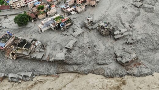 নেপালে ভয়াবহ বন্যার নেপথ্যে যেভাবে হিমবাহ ধস