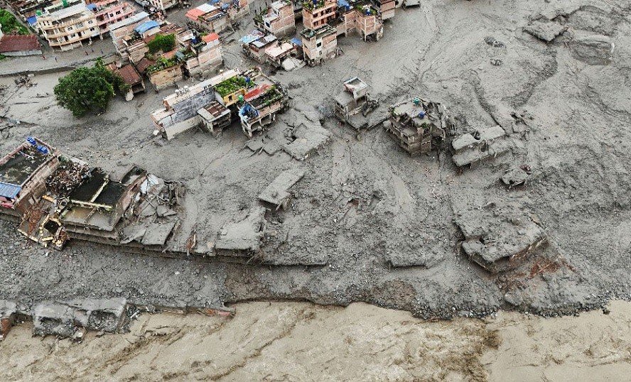 নেপালে ভয়াবহ বন্যার নেপথ্যে যেভাবে হিমবাহ ধস