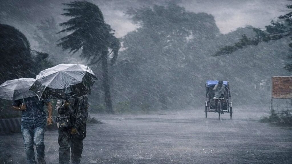 ৬ অঞ্চলে রাতের মধ্যে ঝোড়ো হাওয়াসহ বজ্রবৃষ্টির আভাস