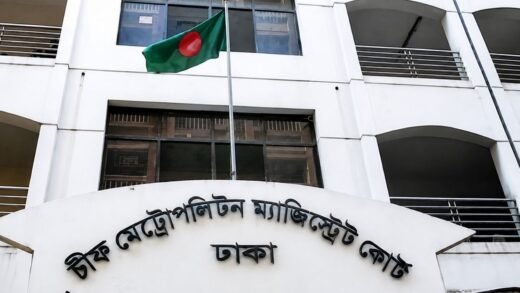 আদালতের হাজতখানায় আসামির পাউরুটিতে মিলল ইয়াবা-গাঁজা