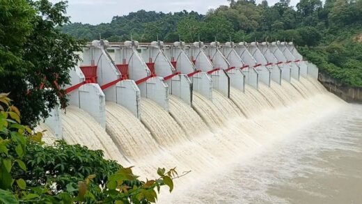কাপ্তাই হ্রদের পানি অস্বাভাবিক বৃদ্ধি: খুলে দেয়া হয়েছে ১৬ জলকপাট