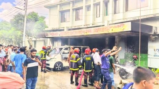বাগেরহাট জেলা হাসপাতাল চত্বরে এ্যাম্বুলেন্সের গ্যাস সিলিন্ডার বিস্ফোরণ, দগ্ধ ১
