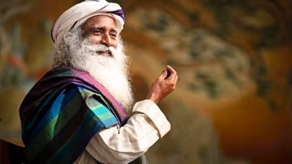 রোজ সকালে মাত্র দু'টি খাবার খেয়েই এত ফিট সদগুরু, আপনিও খেতে পারেন?