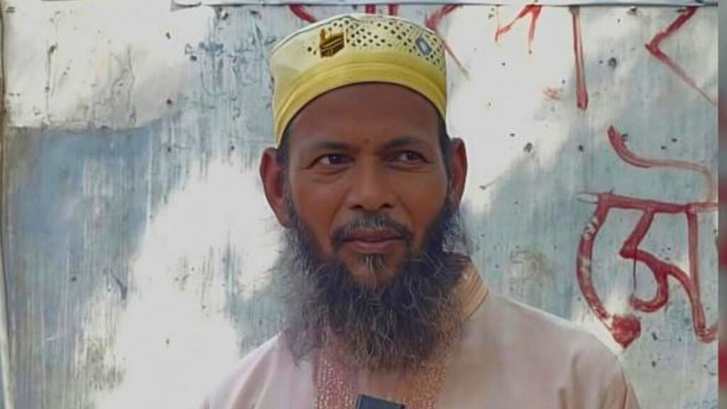 ৩৬ বছর পর বই-খাতায় ফেরা, ৫৪ বছর বয়সে এসএসসি পাস আকবরের 