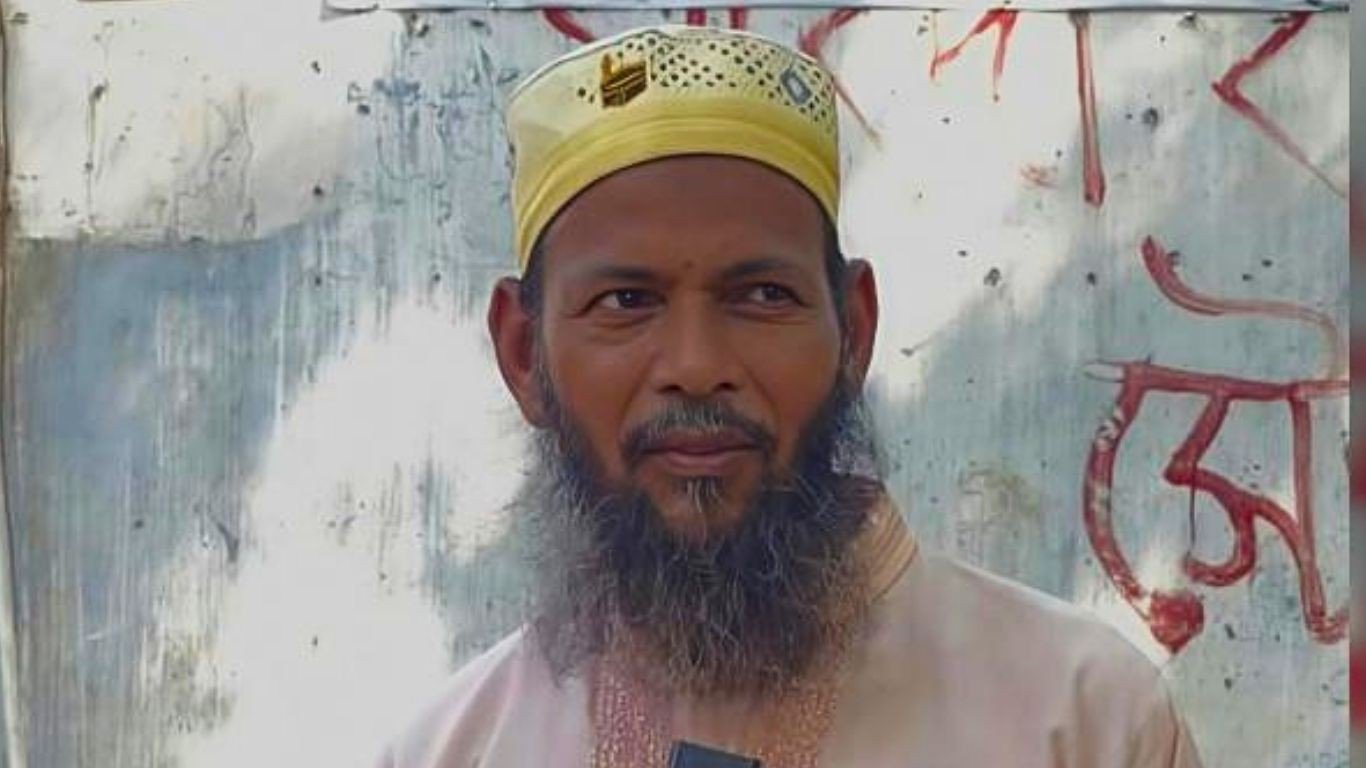 ৩৬ বছর পর বই-খাতায় ফেরা, ৫৪ বছর বয়সে এসএসসি পাস আকবরের 