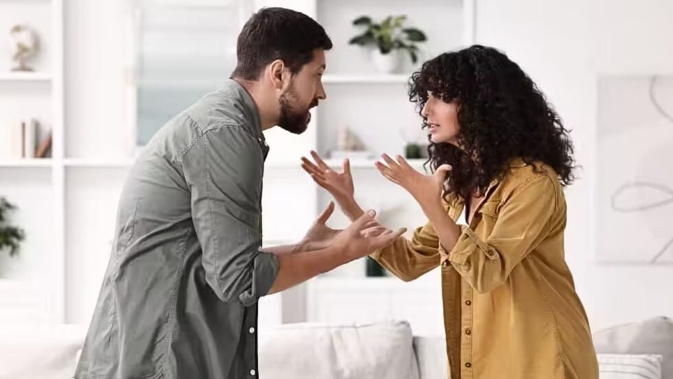 ঝগড়ার পরে সম্পর্ক ঠিক করতে কী করবেন?