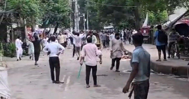 ঢাকা আলিয়া মাদ্রাসায় শিবির-ছাত্রদলের দফায় দফায় সংঘর্ষ, উত্তেজনা