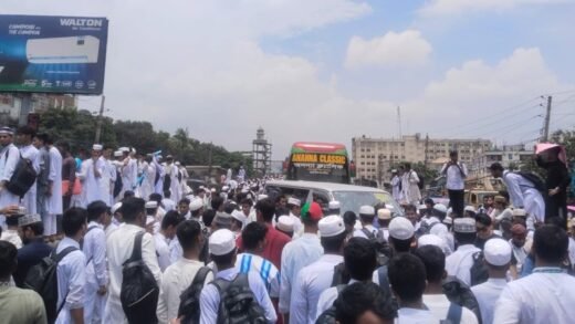 ঢাকা-ময়মনসিংহ মহাসড়ক অবরোধ, যান চলাচল বন্ধ