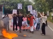ঢাকা-খুলনা মহাসড়ক অবরোধ করে নিষিদ্ধ ঘোষিত ছাত্রলীগের বিক্ষোভ