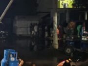 একটি ৪ তালা বাড়ি ঘিরে রেখেছে পুলিশ, ৫টি বোমাসদৃশ বস্তু উদ্ধার