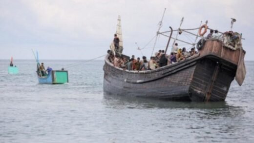 বঙ্গোপসাগরে ৩ ট্রলার ডুবি, উদ্ধার ৫০
