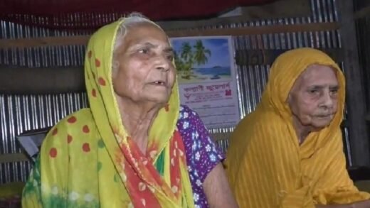 ১৩০ বছর বয়সী মাকে আগলে রাখেন ১০০ বছরের মেয়ে