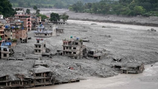 নেপালে বন্যায় ধ্বংস ২৫০০ ভবন!