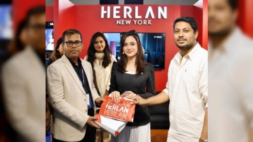 রিমার্কের প্যাভিলিয়ন ঘুরে দেখলেন চিত্রনায়িকা সাবিলা নূর