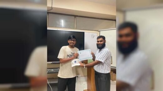 শতভাগ উপস্থিতিতে পুরস্কার, নোবিপ্রবির শিক্ষকের ব্যতিক্রমী উদ্যোগ
