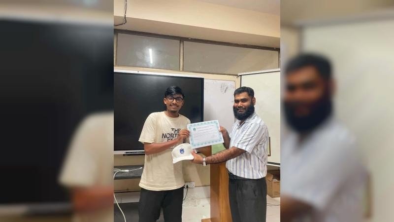 শতভাগ উপস্থিতিতে পুরস্কার, নোবিপ্রবির শিক্ষকের ব্যতিক্রমী উদ্যোগ