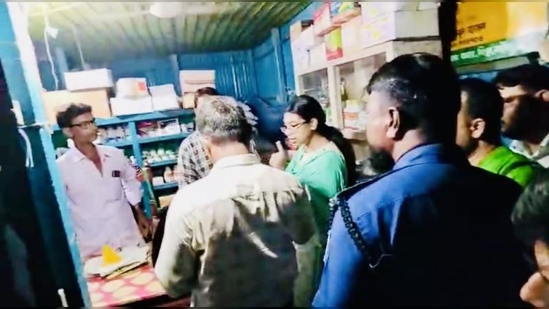 নাটোরে অবৈধভাবে সার মজুত, চার ব্যবসায়ীকে জরিমানা ও কারাদণ্ড