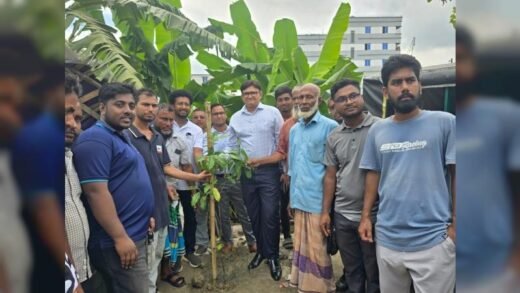 বরগুনায় পরিচ্ছন্ন অভিযানে অবৈধ স্থাপনা উচ্ছেদ ও বৃক্ষরোপন কর্মসূচি