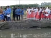 শরীয়তপুরে বিদ্যালয়ে যাতায়াতের সড়ক কেটে নালা খনন! ভোগান্তিতে কোমলমতি শিক্ষার্থীরা