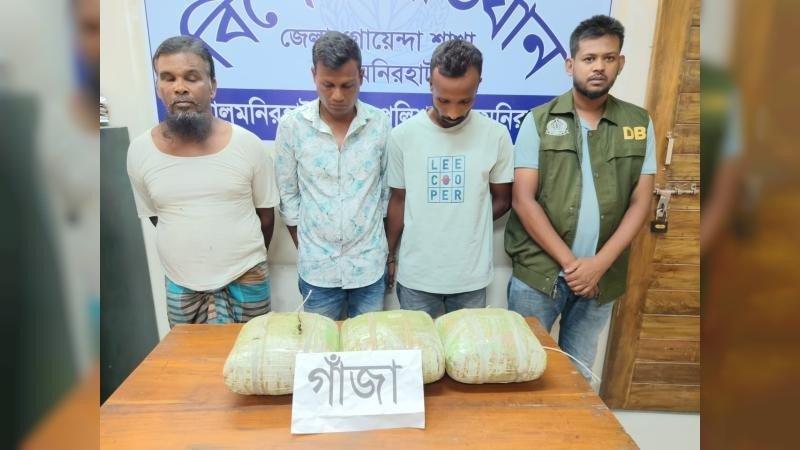 লালমনিরহাটে পুলিশ সেজে গাঁজা পাচার, ৯.৪ কেজি গাঁজাসহ আটক ৩