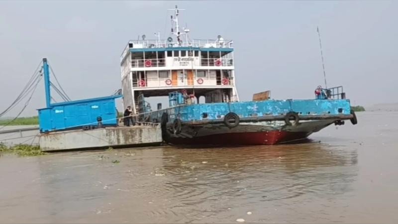 পদ্মায় তীব্র স্রোত: জৌকুড়া-নাজিরগঞ্জ রুটে ১২ দিন ধরে ফেরি চলাচল বন্ধ