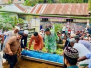 সবাইকে কাঁদিয়ে চিরনিদ্রায় শায়িত হলেন অপ্রতীম