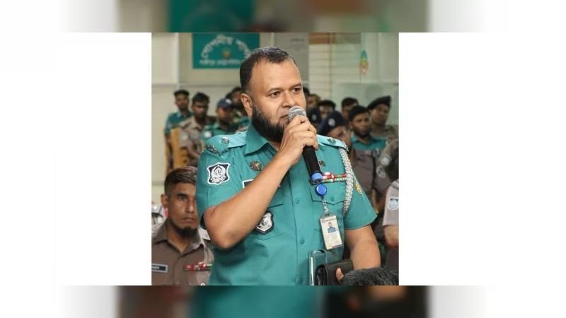 ১১ দলের লংমার্চ নিয়ে ফেসবুক পোস্ট: পুলিশ অফিসার প্রত্যাহার