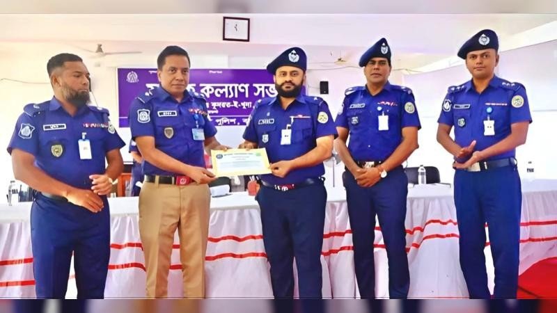বরগুনায় পুলিশের মাস্টার প্যারেড ও মাসিক কল্যাণ সভা অনুষ্ঠিত