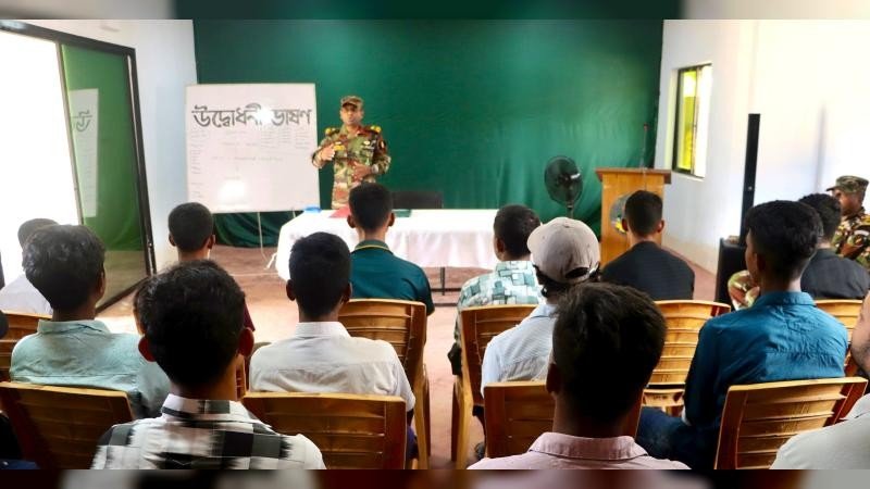 লংগদুতে সেনাবাহিনীর বিনামূল্যে কারিগরি প্রশিক্ষণে স্বাবলম্বী হওয়ার সুযোগ পাচ্ছে আরও ৪৮ শিক্ষার্থী