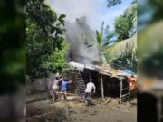 ঢাকায় স্বামী কর্তৃক স্ত্রীকে কুপিয়ে  হত্যা, দশমিনায় মানববন্ধন শেষে ঘর পুড়িয়ে দিয়েছে জনতা
