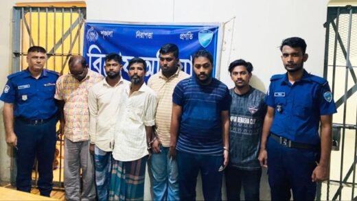 খাগড়াছড়িতে যৌথ বাহিনীর ঝটিকা অভিযানে নিষিদ্ধ আওয়ামী লীগ ও সহযোগী সংগঠনের ৫ জন গ্রেফতার