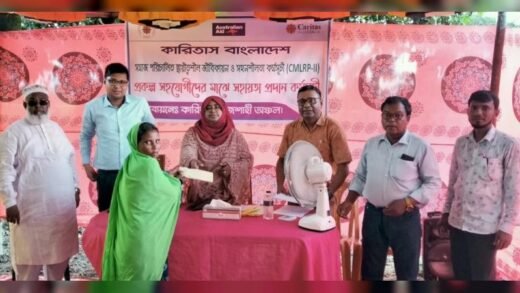 নওগাঁর পত্নীতলায় উপকারভোগীদের মাঝে কারিতাসের ৪ লাখ টাকা আর্থিক সহায়তা প্রদান